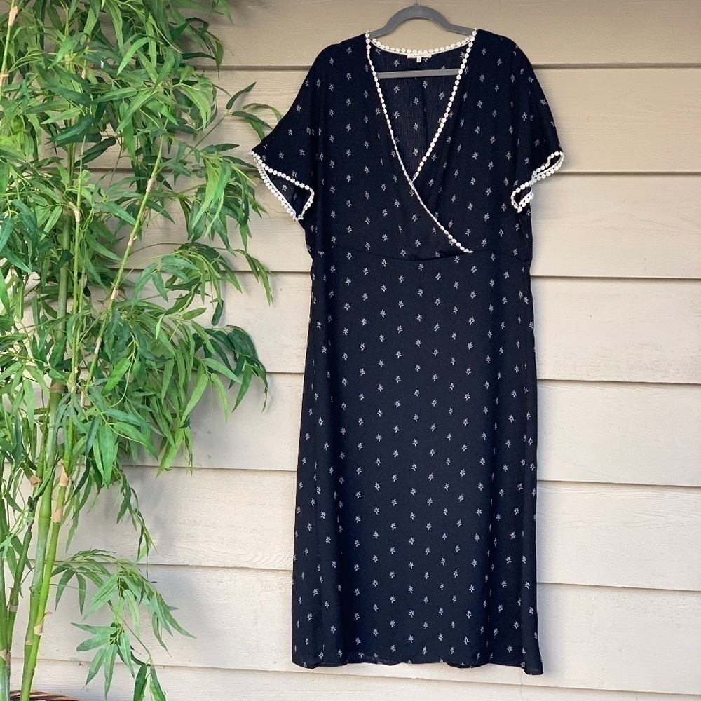 Pleione Black w/ Leaf Print & White Trim Dress